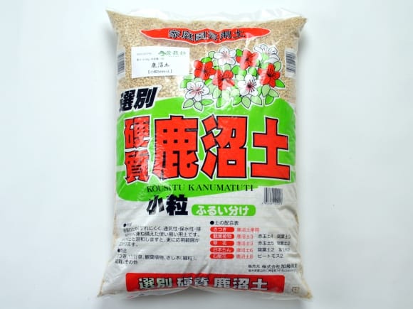 鹿沼土【小粒5mm-LL】重さ:6.5kg 内容量:18Lを販売｜盆栽妙 – 盆栽